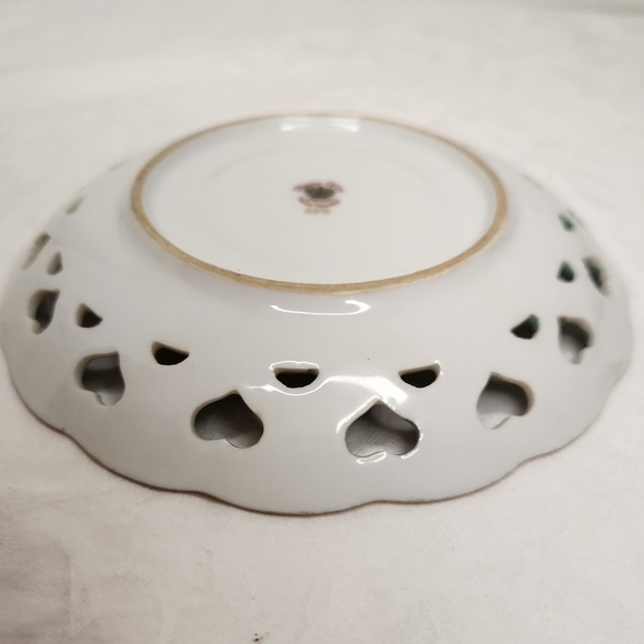 Mismatched L'amour Maidens saucer - Picture 4 of 6